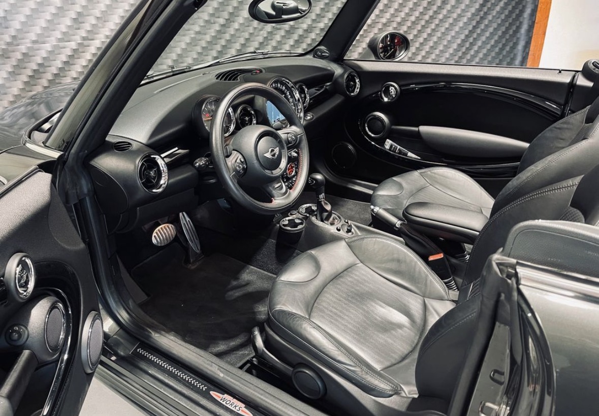 Mini Cabriolet JCW (R57) 1.6 211 BVA
