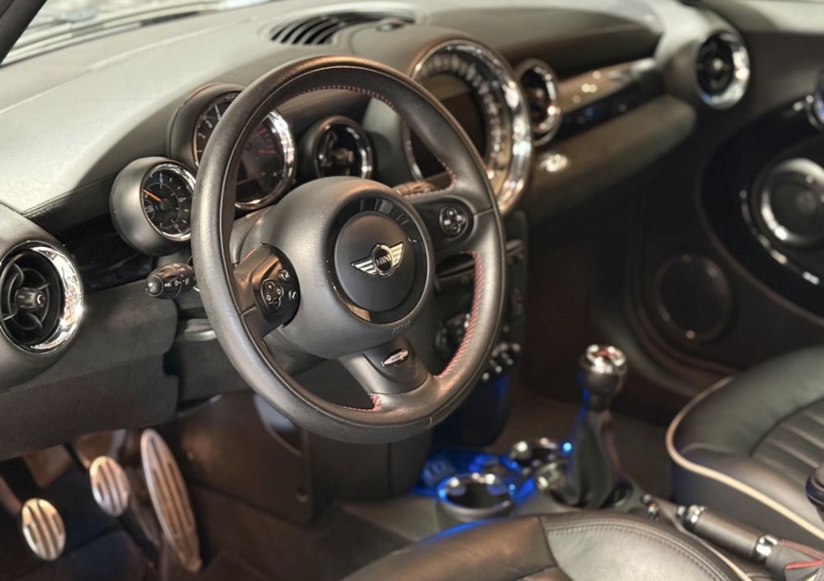 Mini Cabriolet JCW (R57) 1.6 211